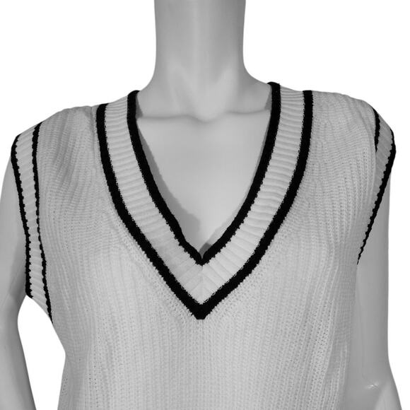 Evereve White V-Neck Sweater Vest | Size Medium | Cotton Blend Knit - Picture 2 of 6